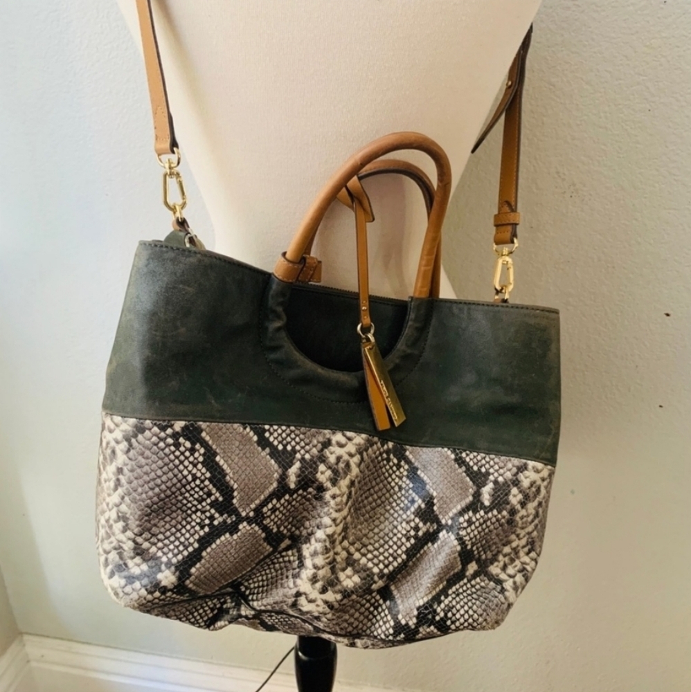 VINCE CAMUTO gray snake skin hobo shoulder purse